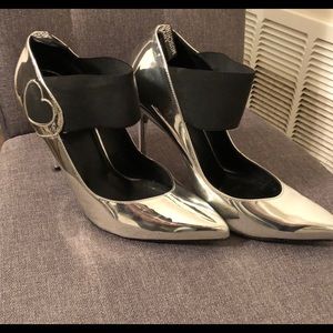 Authentic Love Moschino silver pumps
